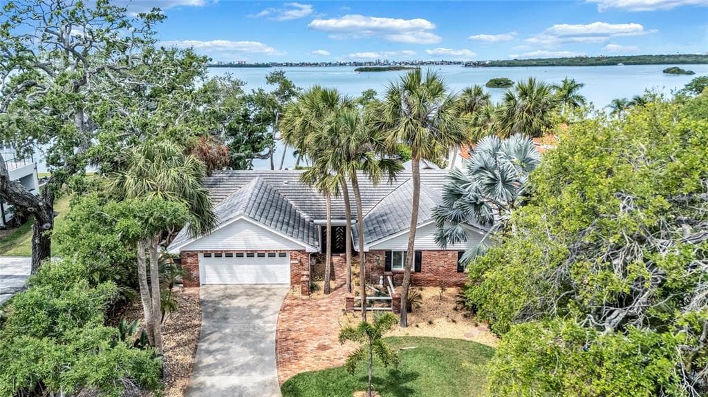2612 KEYSTONE COURT N ST PETERSBURG, FL 33710