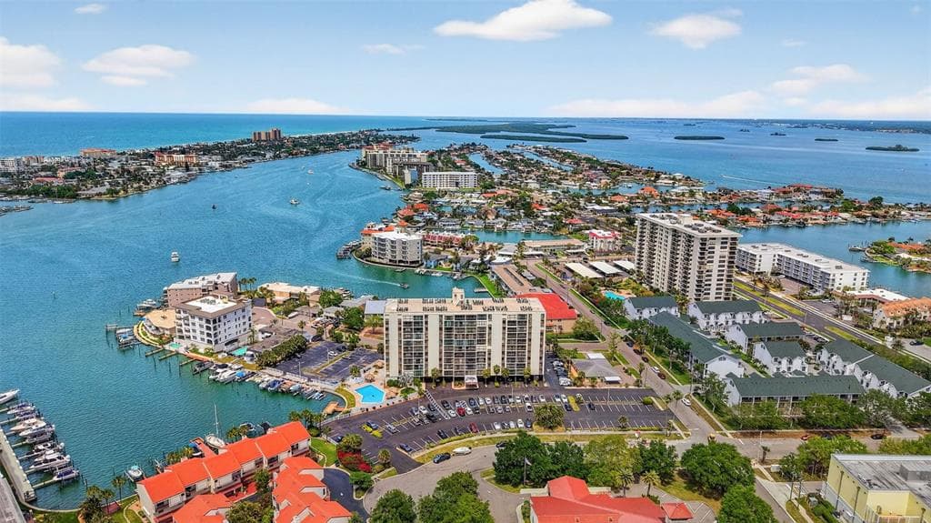 255 DOLPHIN POINT UNIT 211