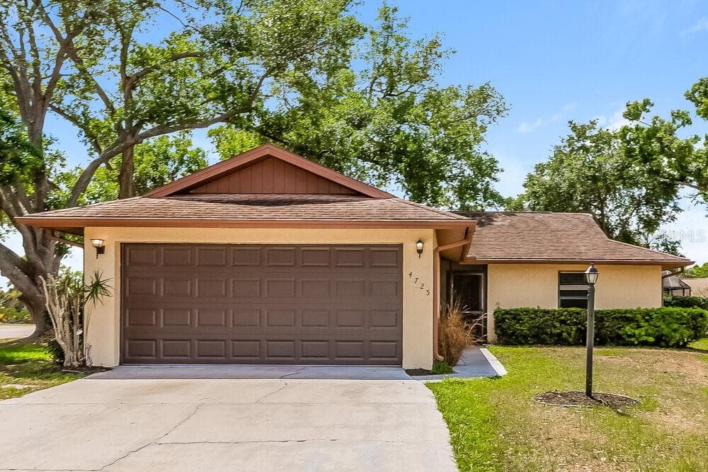 4725 COUNTRY OAKS BOULEVARD SARASOTA, FL 34243