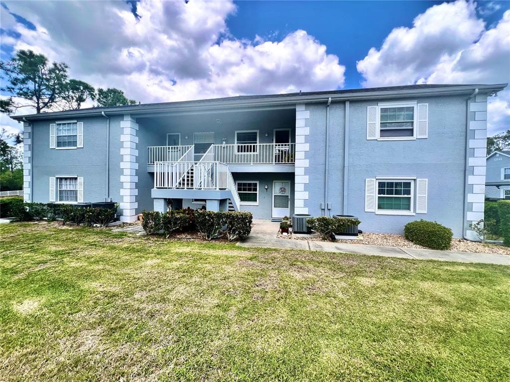 12041 HOOSIER COURT UNIT 204 HUDSON, FL 34667