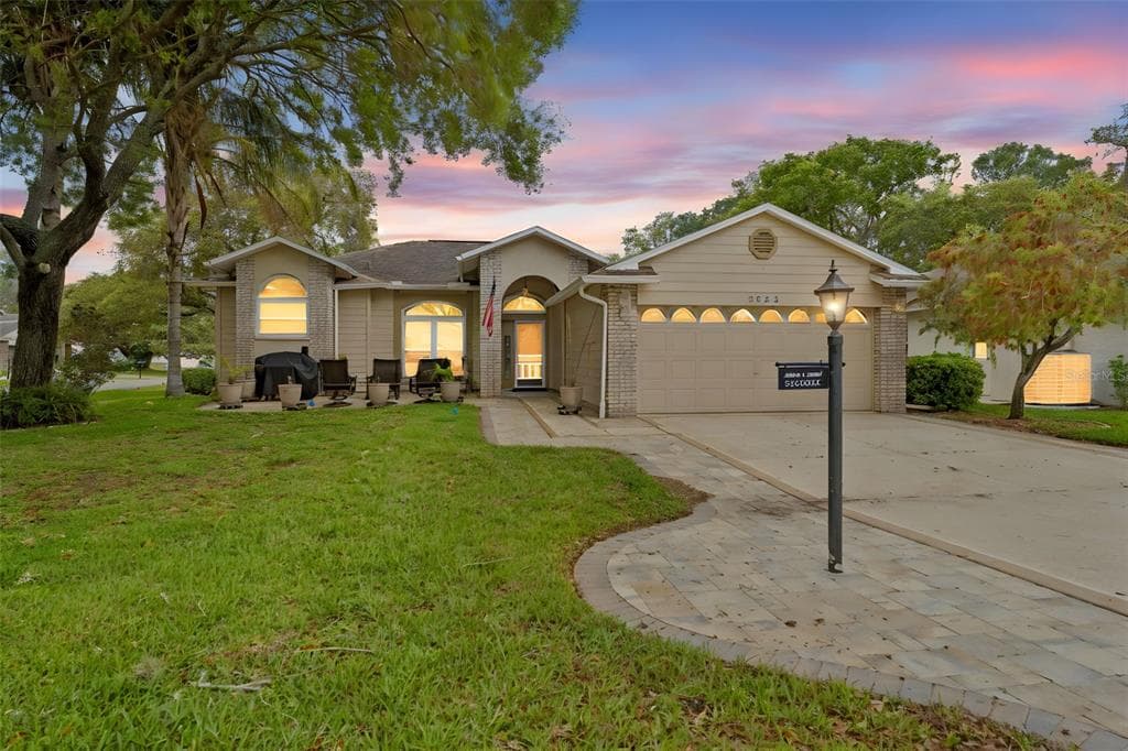 2552 CRYSTAL LAKE DRIVE