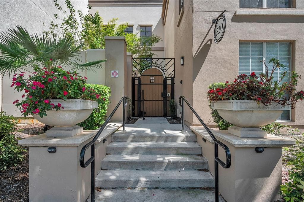 520 S ARMENIA AVENUE UNIT 1233 TAMPA, FL 33609