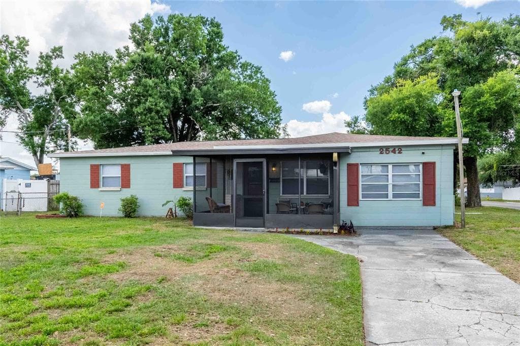 2542 W HIAWATHA STREET TAMPA, FL 33614