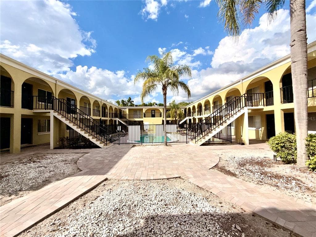 3206 W AZEELE STREET UNIT 100 TAMPA, FL 33609