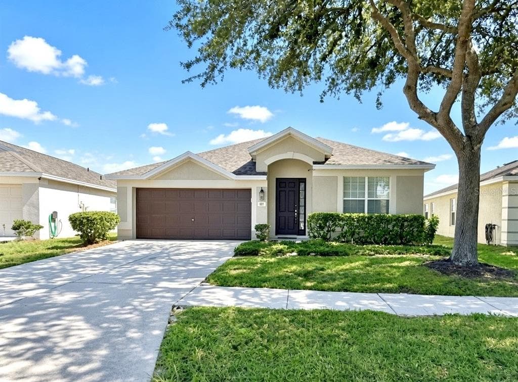 601 NODDING SHADE DRIVE