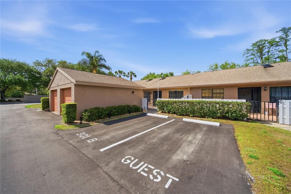 3135 CHARTER CLUB DRIVE UNIT B TARPON SPRINGS, FL 34688