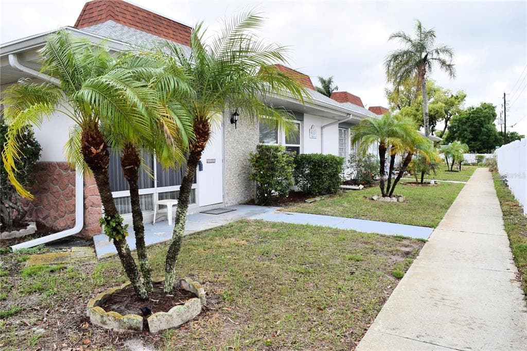 4357 TAHITIAN GARDENS CIRCLE UNIT E HOLIDAY, FL 34691