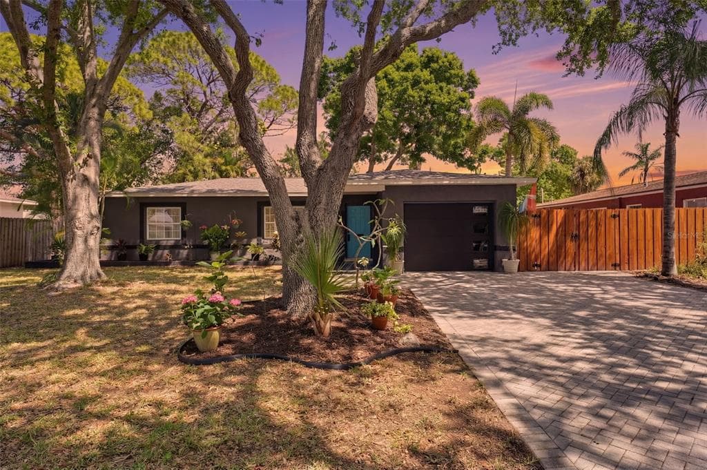811 BAY VISTA BOULEVARD S ST PETERSBURG, FL 33705