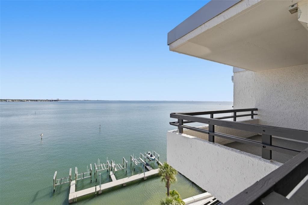 5700 MARINER STREET UNIT 801E TAMPA, FL 33609