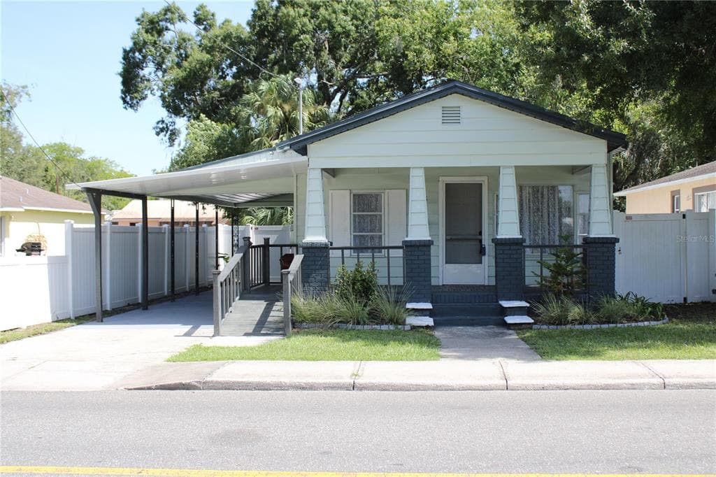 1106 E DR MARTIN LUTHER KING JR BOULEVARD