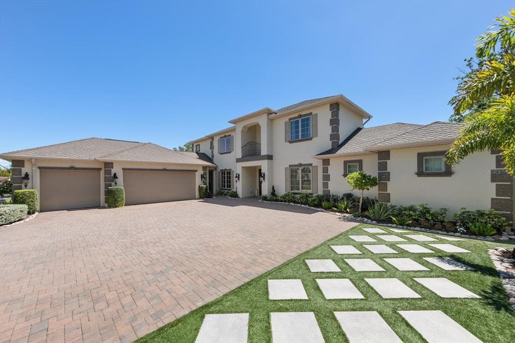 305 EASTLEIGH DRIVE