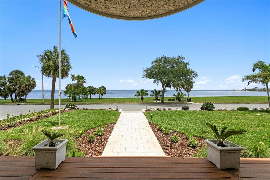 1803 BEACH DRIVE SE ST PETERSBURG, FL 33705