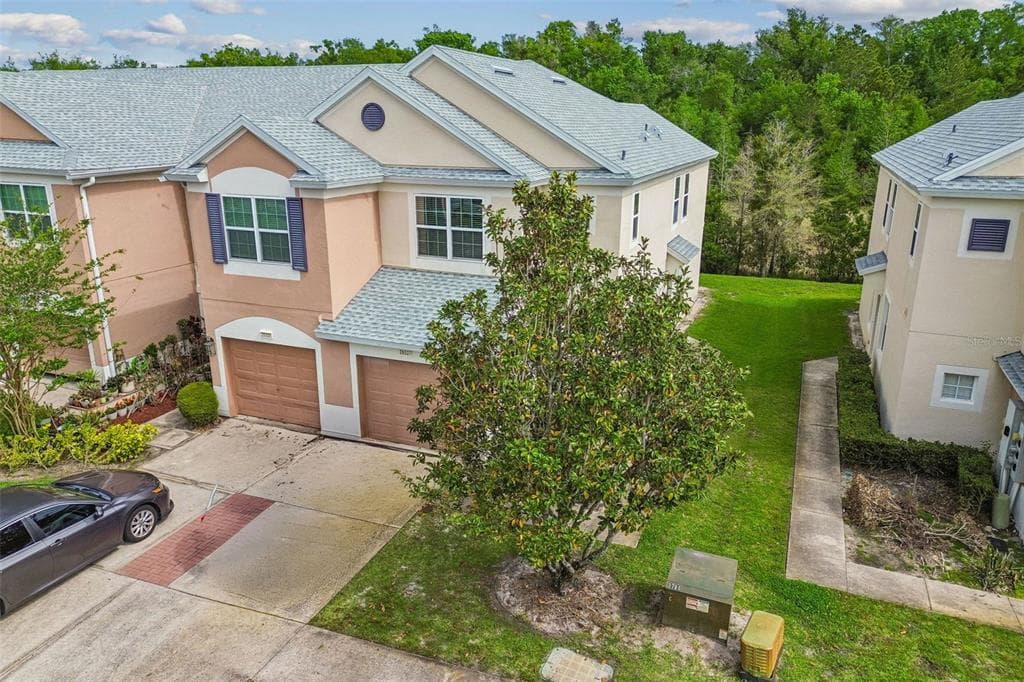 26527 CASTLEVIEW WAY WESLEY CHAPEL, FL 33544