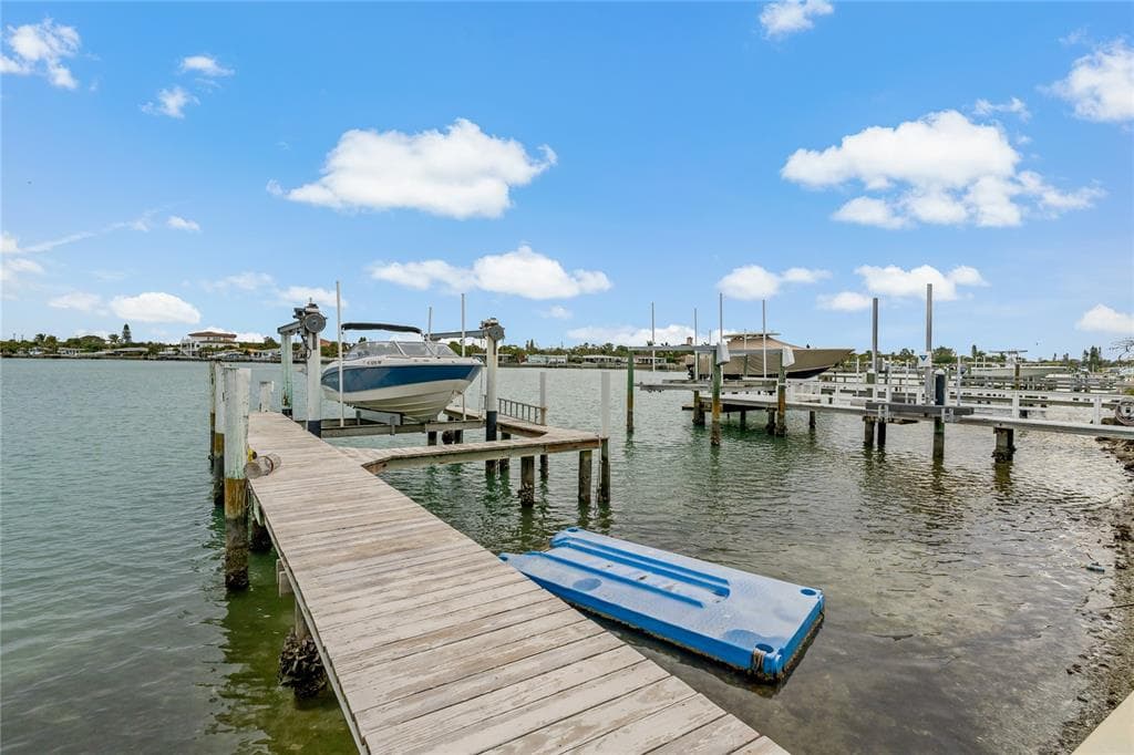 8441 BAYSHORE DRIVE TREASURE ISLAND, FL 33706