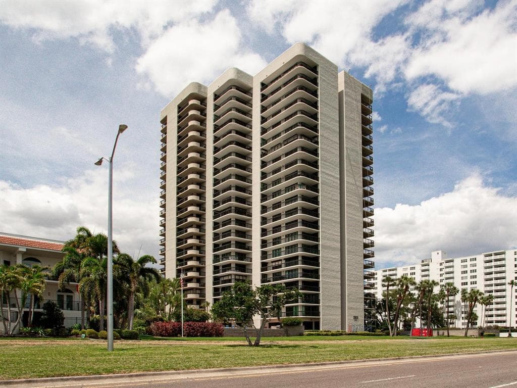 2413 BAYSHORE BOULEVARD UNIT 201 TAMPA, FL 33629