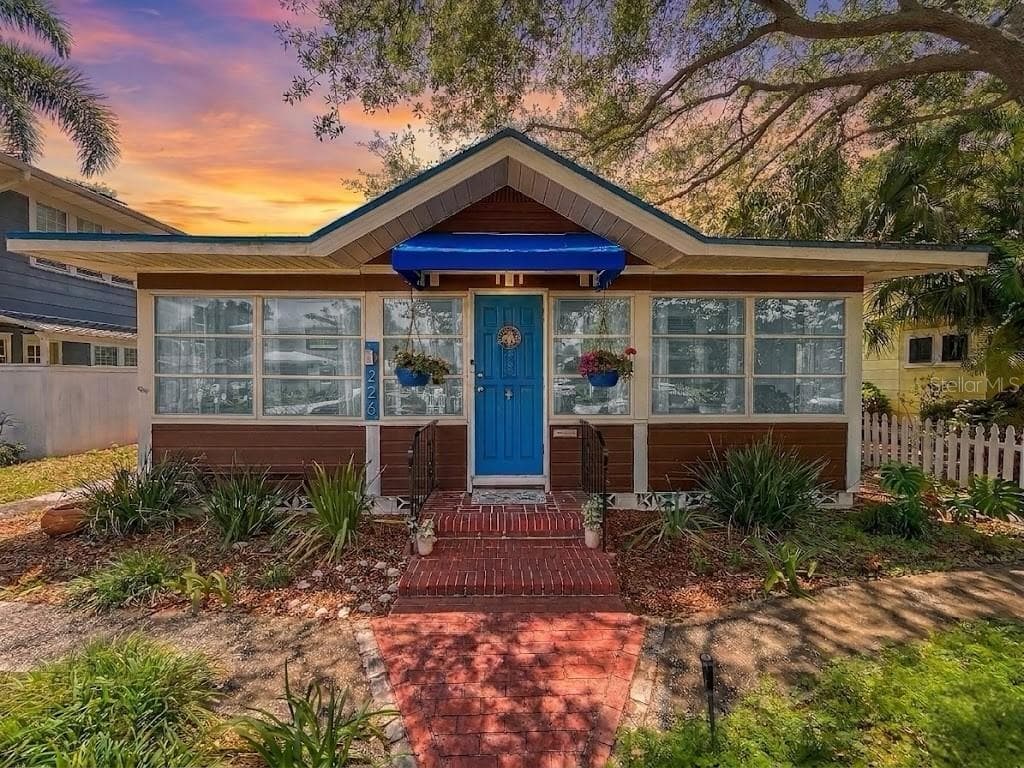 226 21ST AVENUE N ST PETERSBURG, FL 33704