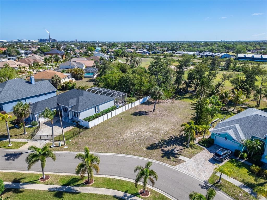 806 GREENVIEW DRIVE APOLLO BEACH, FL 33572