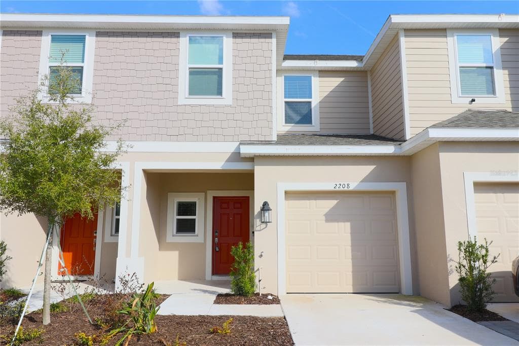 2208 PARAVANE WAY WESLEY CHAPEL, FL 33543