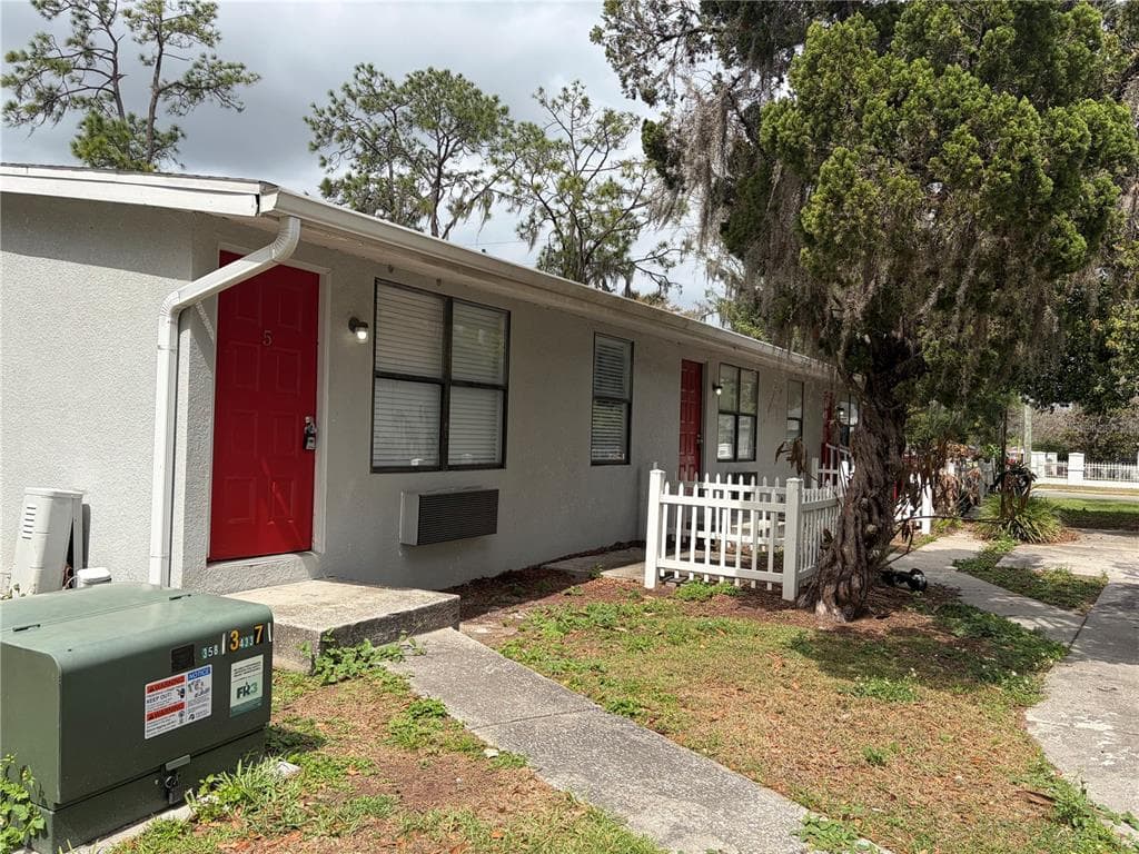 1400 STRAWBERRY PLACE UNIT 5 PLANT CITY, FL 33563