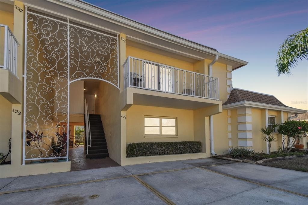 610 INDIAN ROCKS ROAD N UNIT 121 BELLEAIR BLUFFS, FL 33770