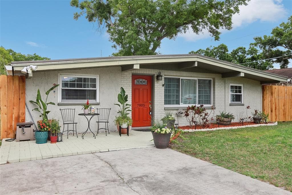 7805 N GLEN AVENUE TAMPA, FL 33614