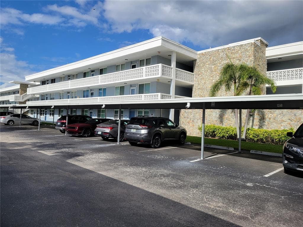 4715 BAY STREET NE UNIT 225 ST PETERSBURG, FL 33703