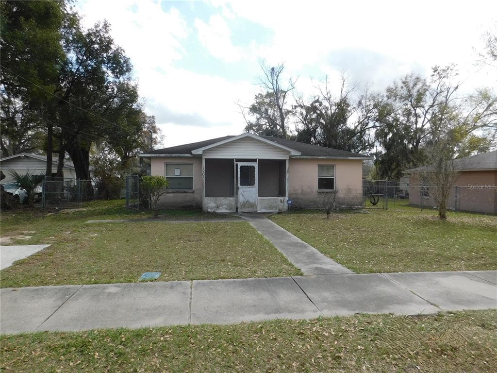 1205 E LAURA STREET PLANT CITY, FL 33563