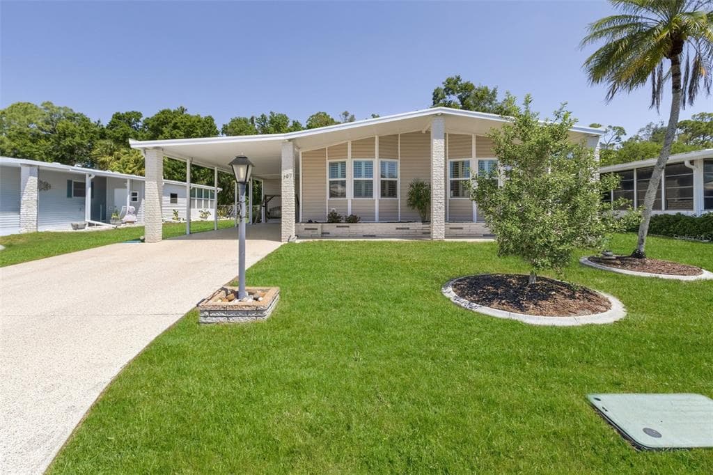 209 VISTORIA DRIVE NORTH PORT, FL 34287