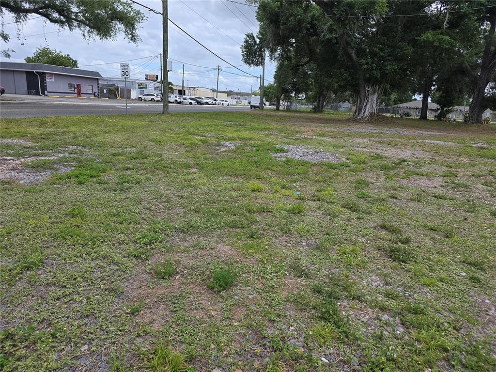 904 26TH AVENUE E BRADENTON, FL 34208