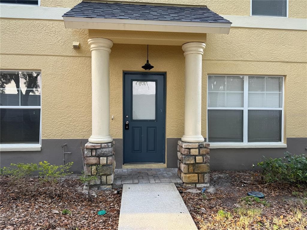 201 DRAW BRIDGE LN VALRICO, FL 33594