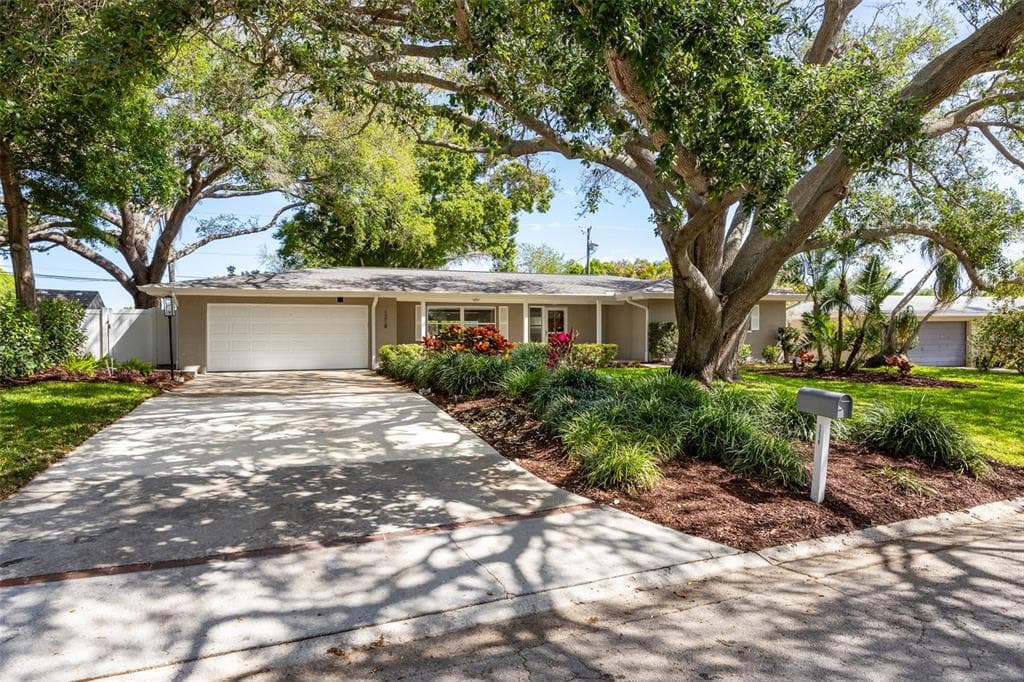 1218 TAYLOR AVE DUNEDIN, FL 34698