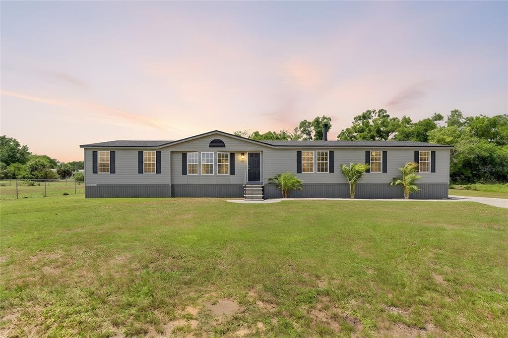 9150 WOOD TERRACE DRIVE TAMPA, FL 33637