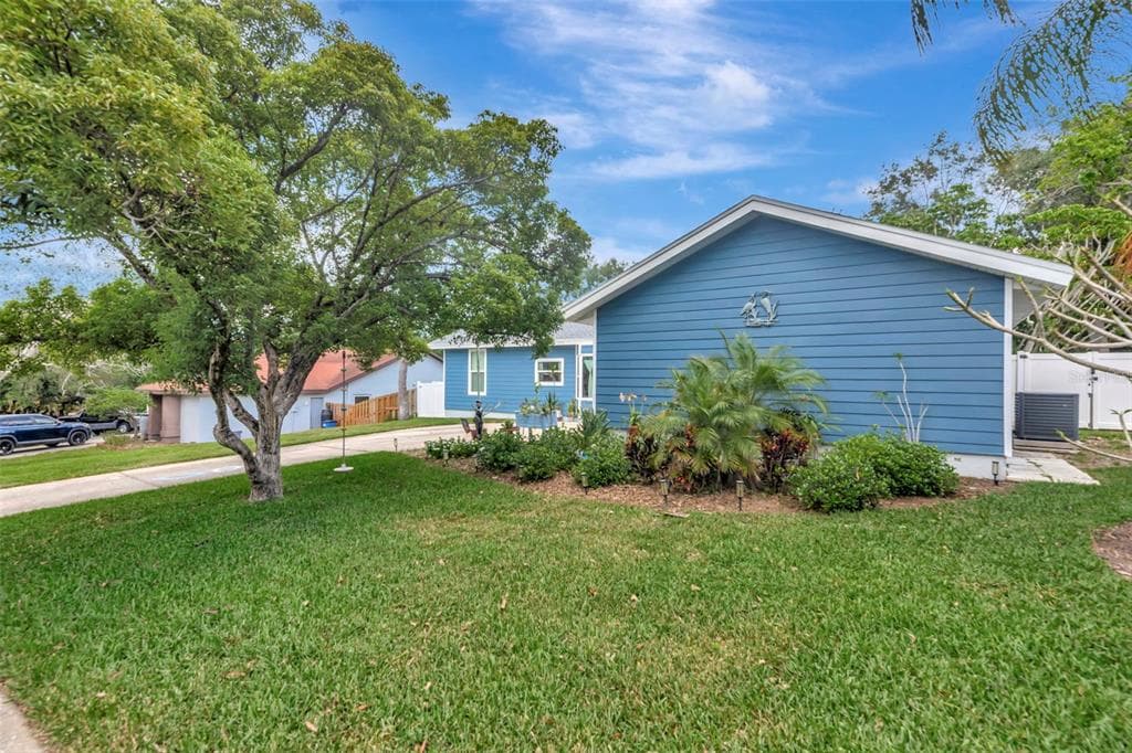 220 NORMANDY CIRCLE W PALM HARBOR, FL 34683