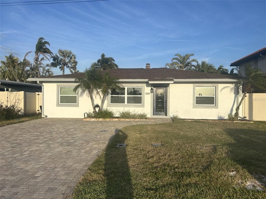 717 SUNSET COVE MADEIRA BEACH, FL 33708