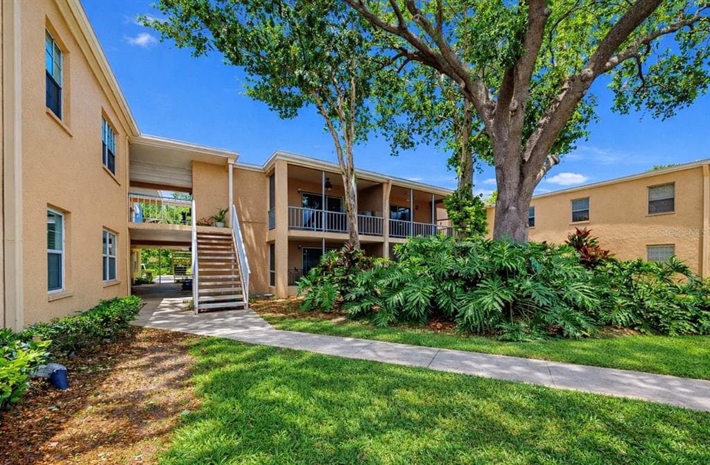 4724 CHRISTA COURT UNIT 322 TAMPA, FL 33614