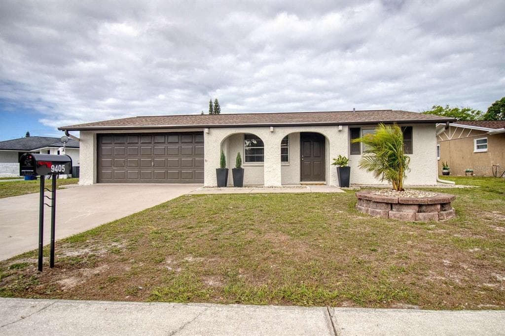 9405 GABLETON LANE PORT RICHEY, FL 34668