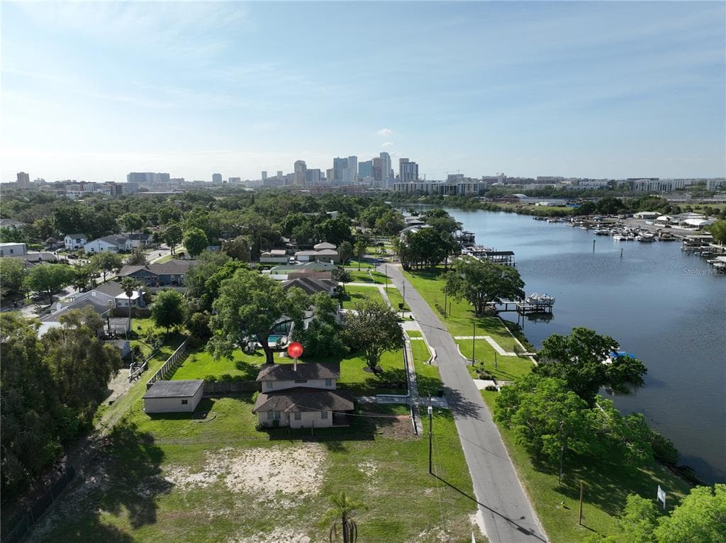 2515 N RIVERSIDE DRIVE TAMPA, FL 33602
