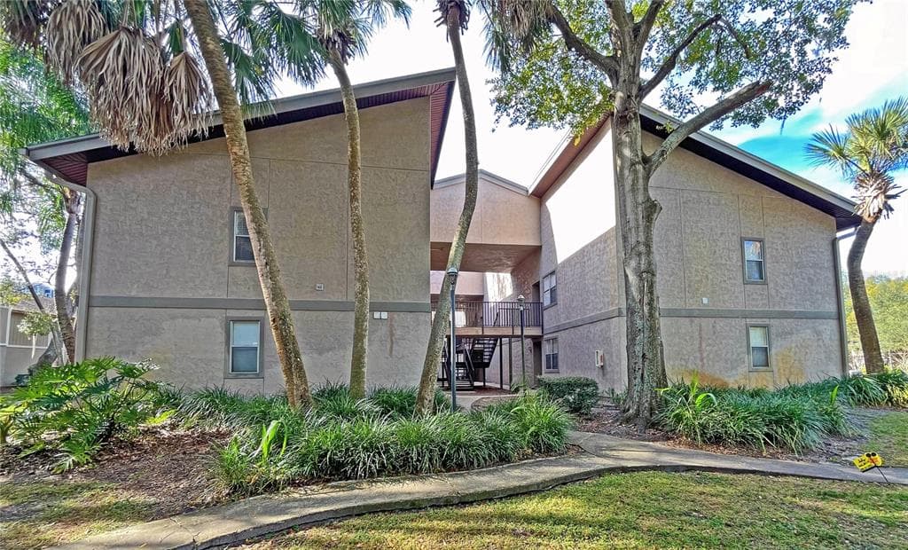 4207 WINDING MOSS TRAIL UNIT 208 TAMPA, FL 33613
