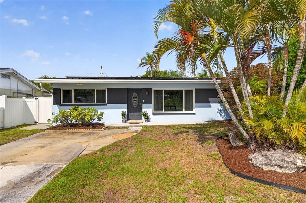 8220 QUAIL ROAD SEMINOLE, FL 33777