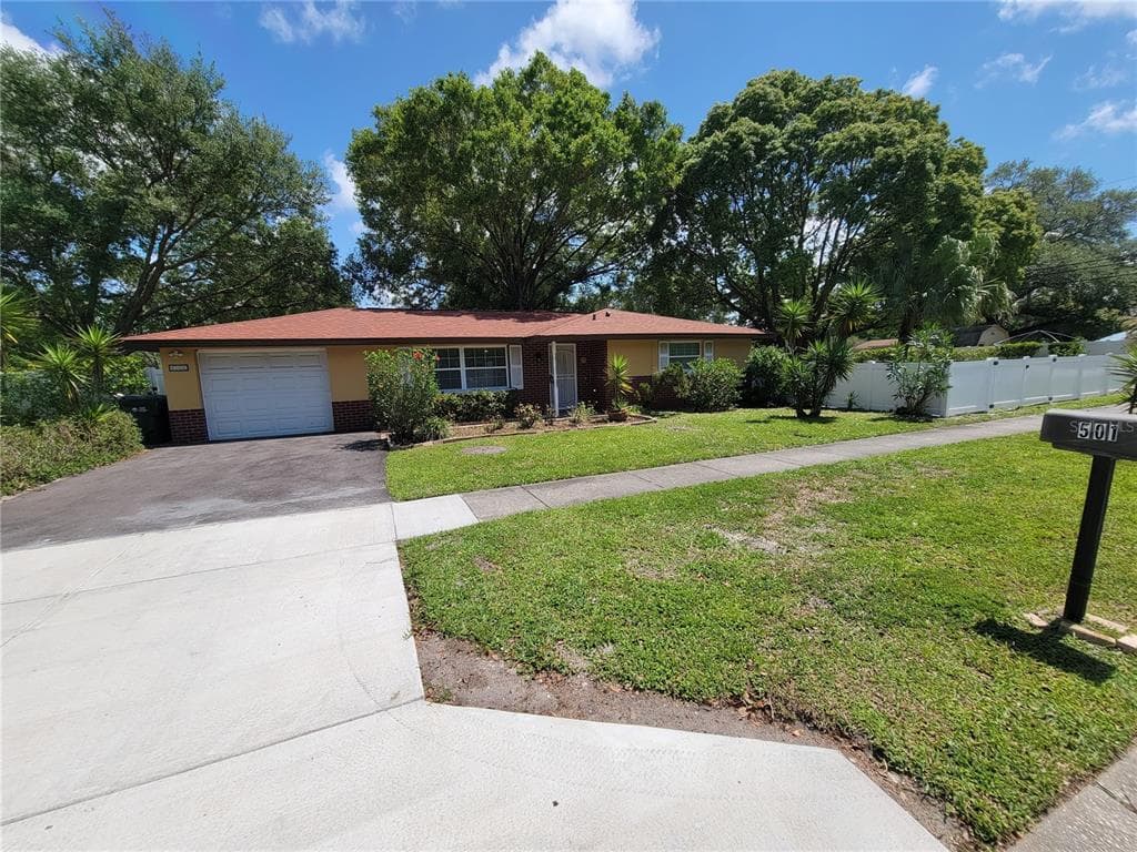501 LAKE PALMS DR LARGO, FL 33771