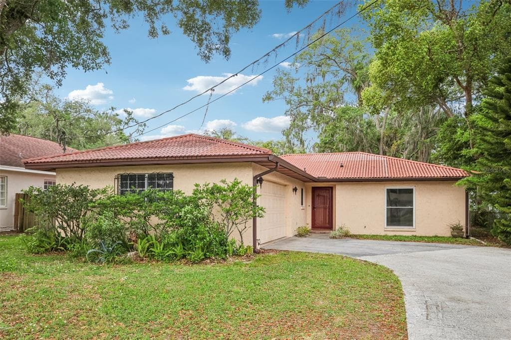 11732 MOFFAT AVENUE TAMPA, FL 33617