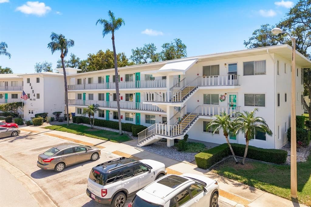 8454 111TH STREET UNIT 209 SEMINOLE, FL 33772