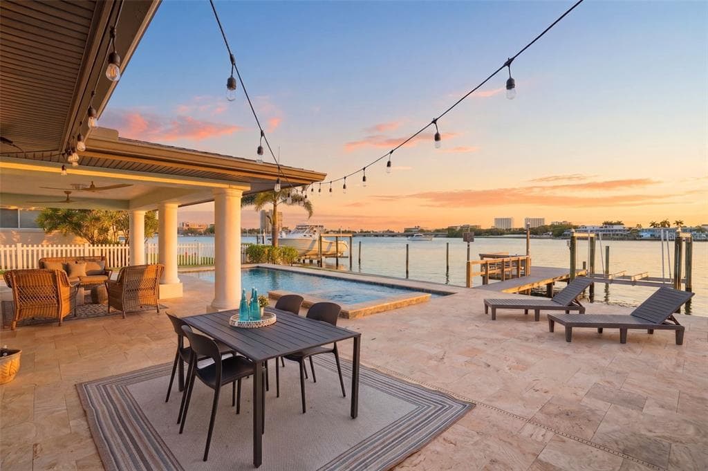 7172 S SHORE DRIVE S ST PETERSBURG, FL 33707