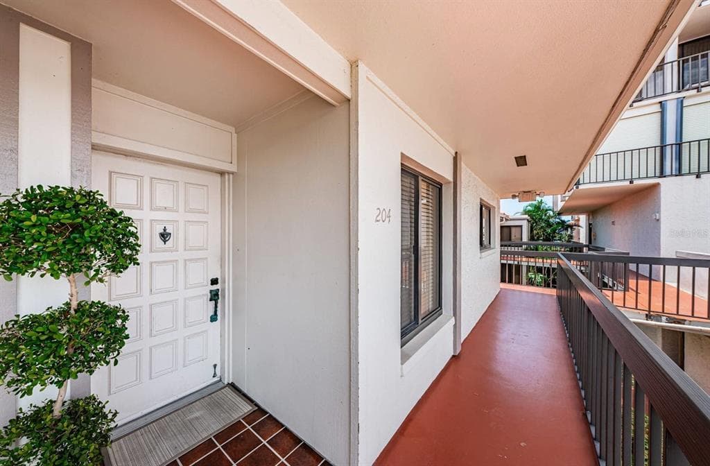6295 BAHIA DEL MAR CIRCLE UNIT 204 ST PETERSBURG, FL 33715