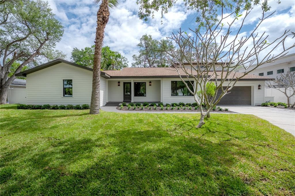 471 W DAVIS BOULEVARD TAMPA, FL 33606