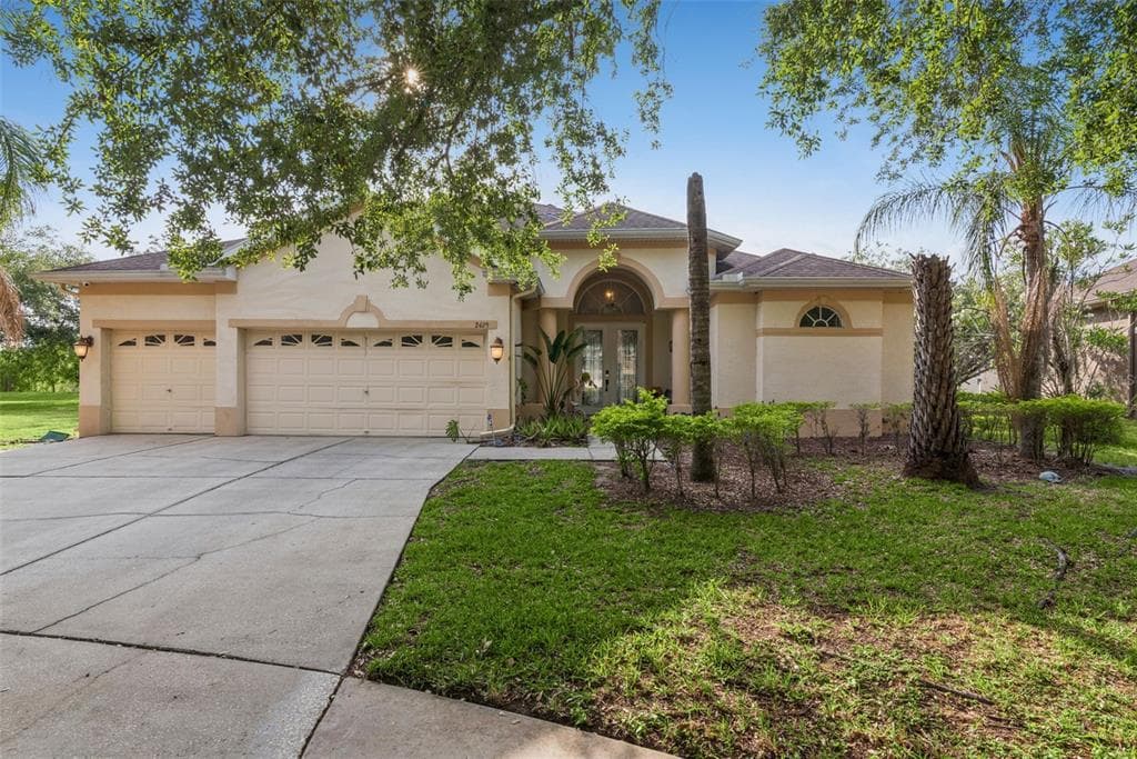 2425 BLUE STONE COURT VALRICO, FL 33594