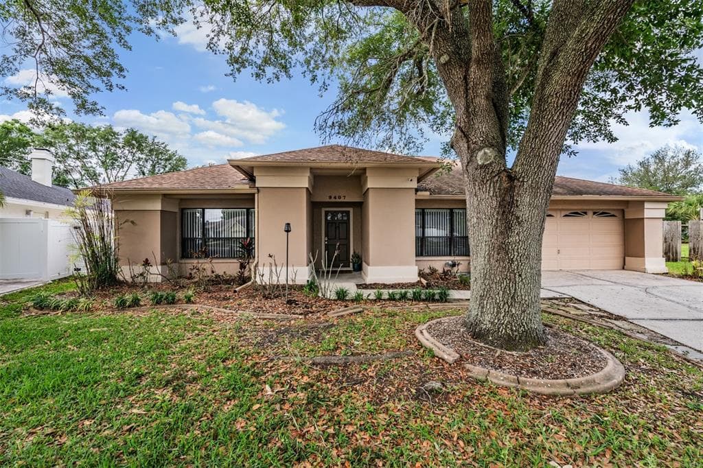 9407 PEBBLE GLEN AVENUE TAMPA, FL 33647