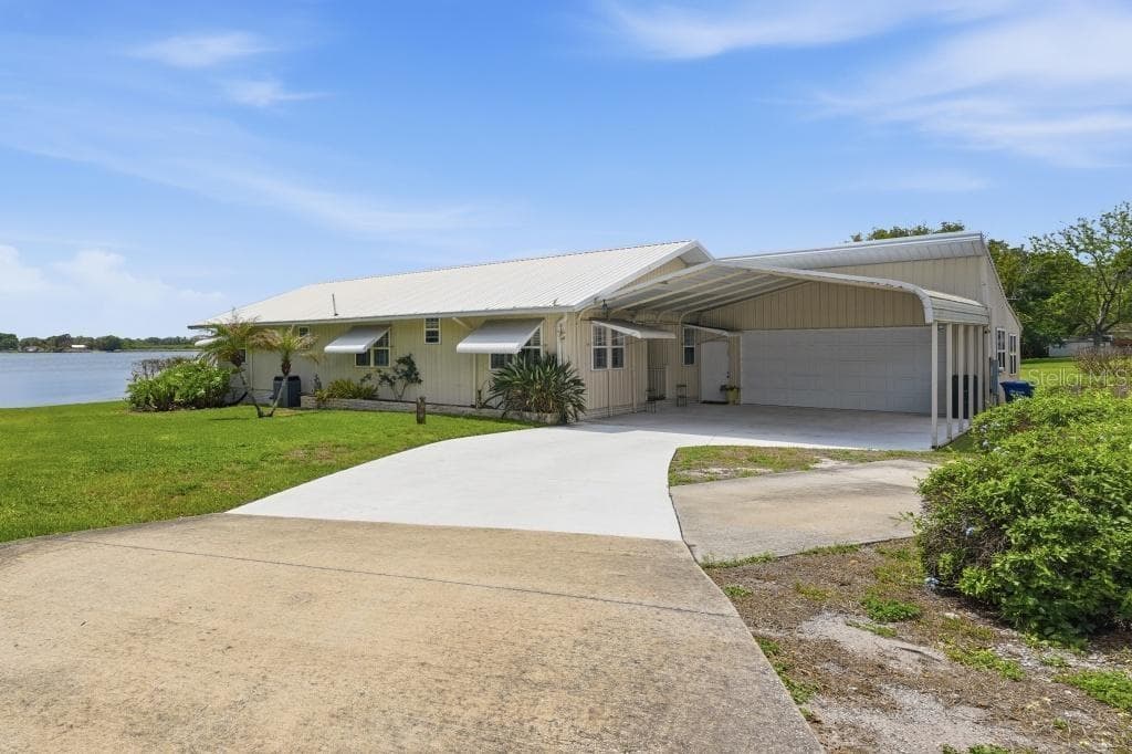 585 SELLARS DRIVE