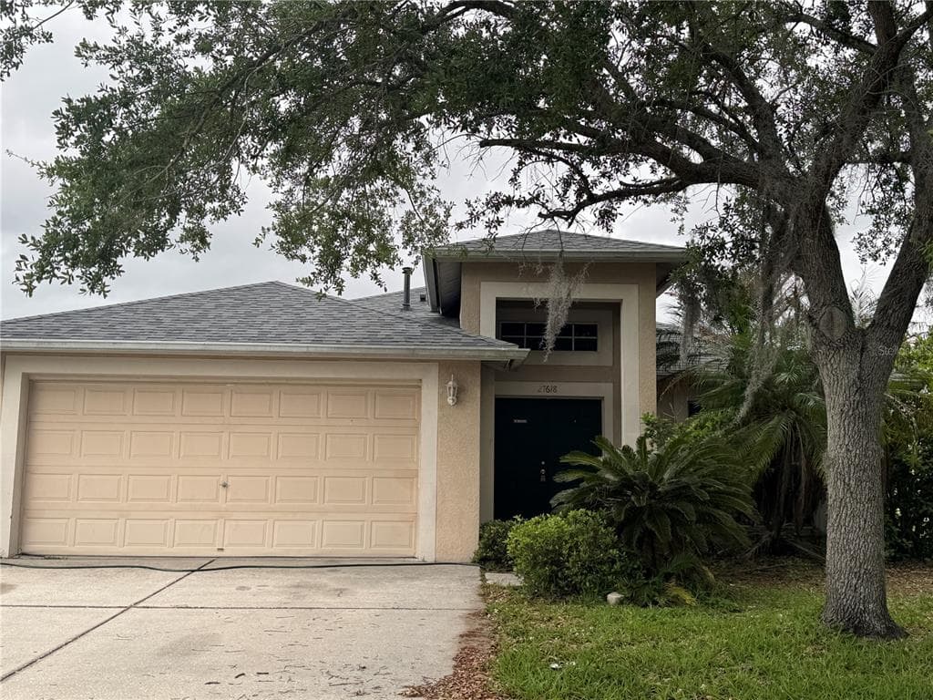 27618 SKY LAKE CIRCLE WESLEY CHAPEL, FL 33544