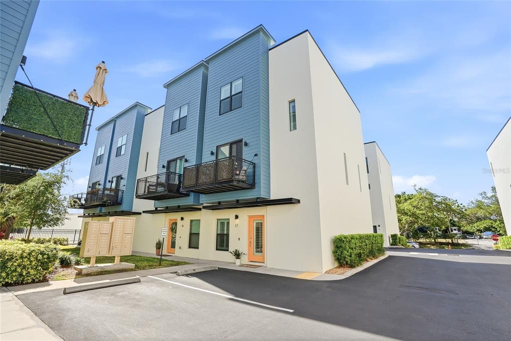 4810 W MCELROY AVENUE UNIT 17 TAMPA, FL 33611